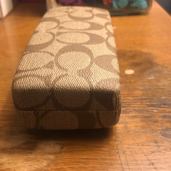 Coach Sunglasses Signature C Leopard Burgundy & Brown and Brown Signature C Case - Picture 14 of 16